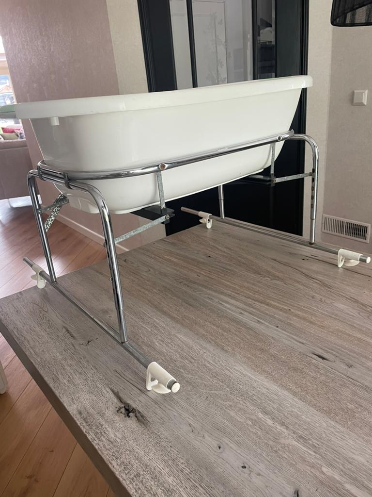 Babybadje standaard voor op ligbad met badje. Merk Vorne, Ophalen, Badje, Standaard