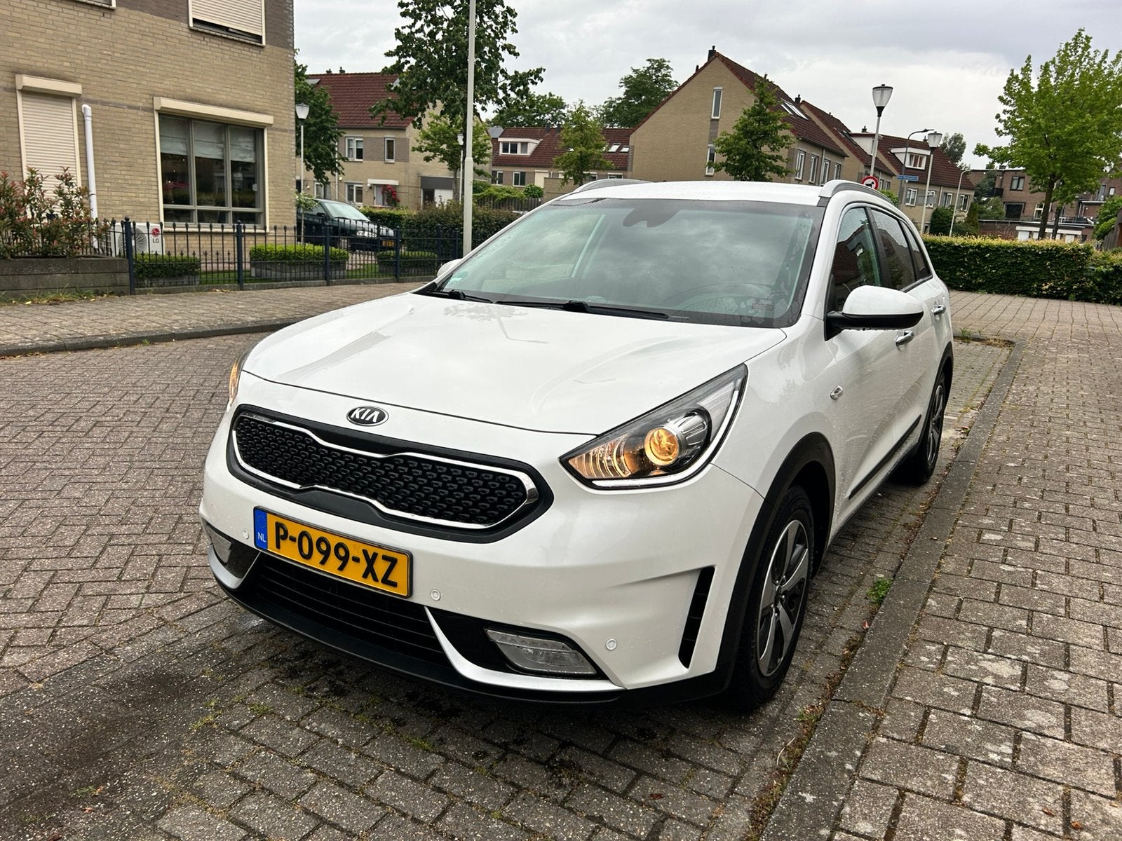 Kia Niro 1.6 GDi Hybride 141pk trekhaak dealer onderhouden, Zwart, 1580 cc, Leder en Stof, Wit