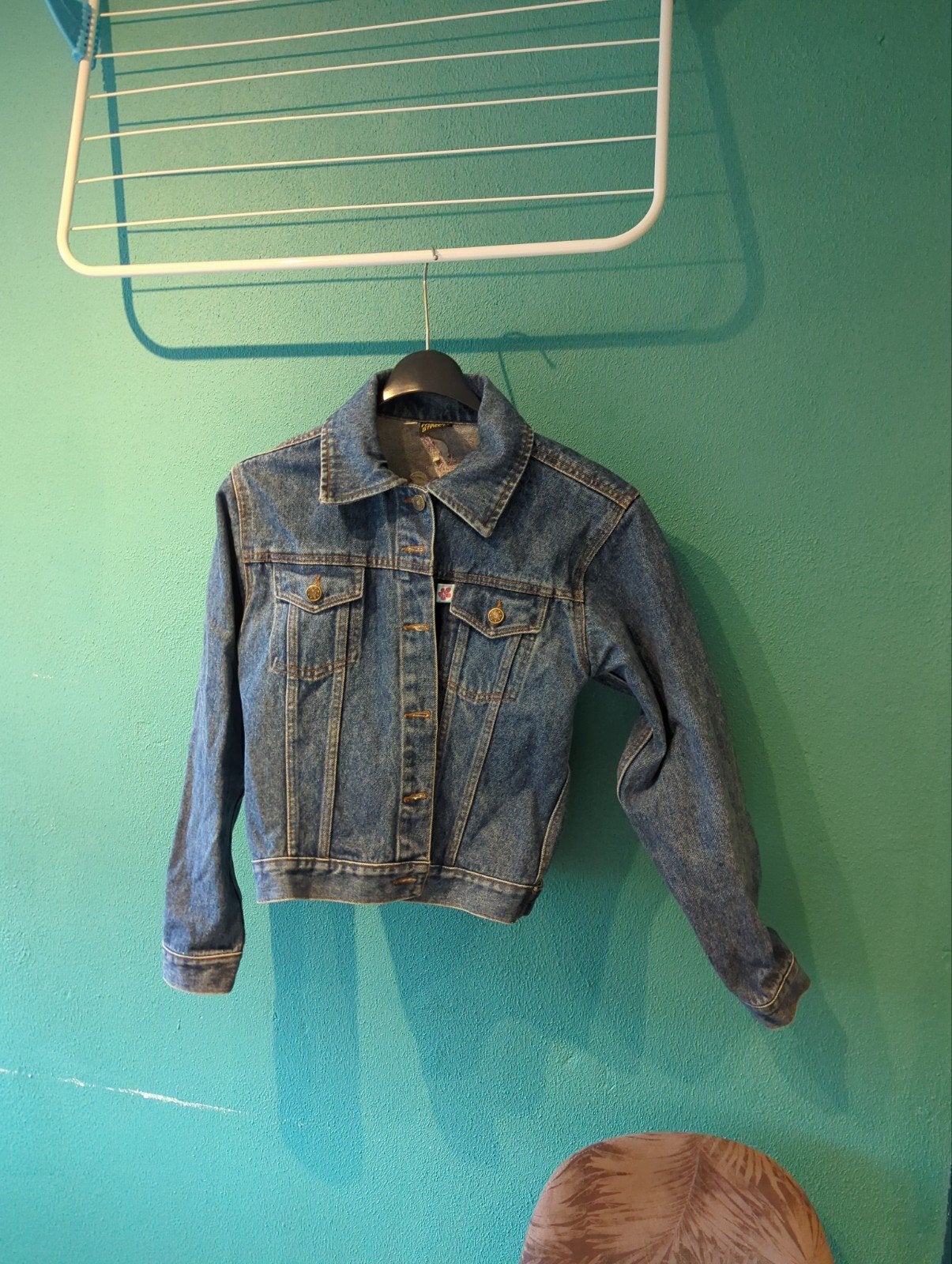 Vintage spijkerjasje met borduursel - Maat M, Kleding | Dames, Jassen | Zomer, Maat 38/40 (M), Blauw, Ophalen of Verzenden, Onbekend