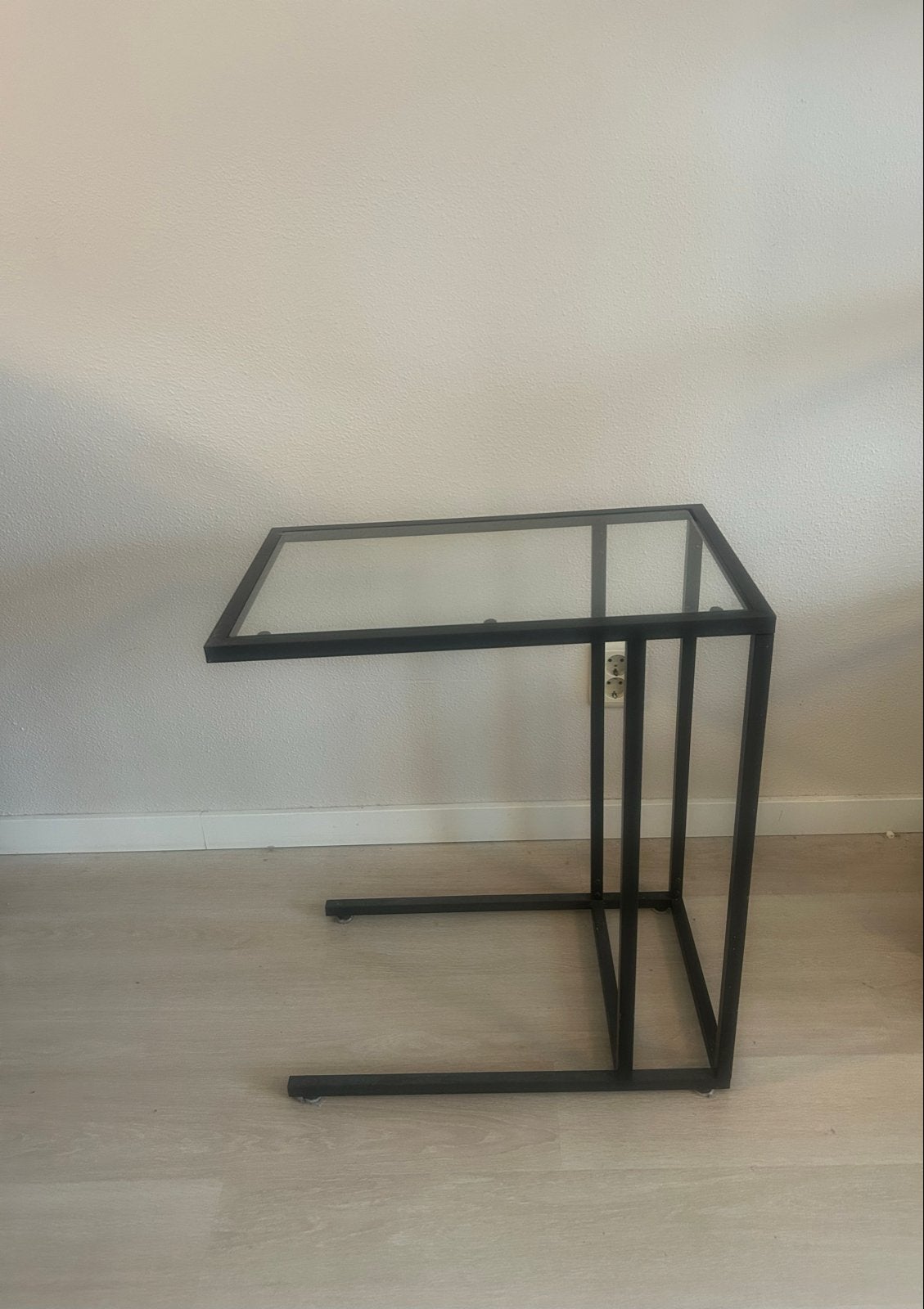 IKEA VITTSJÖ laptophouder /bijzettafel, zwartbruin/glas, Ophalen, 55 tot 75 cm, 60 cm of meer, Rechthoekig