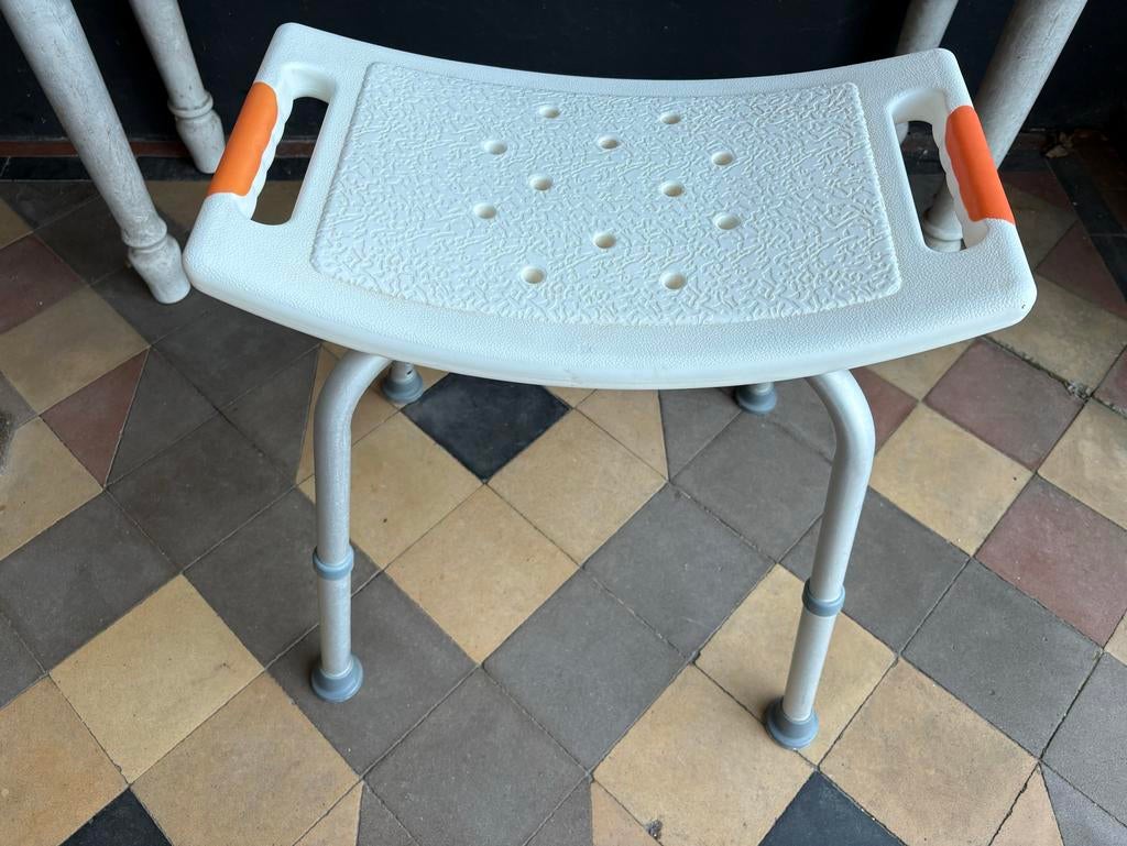 Douche kruk douche stoel douchekruk, Ophalen, Zo goed als nieuw