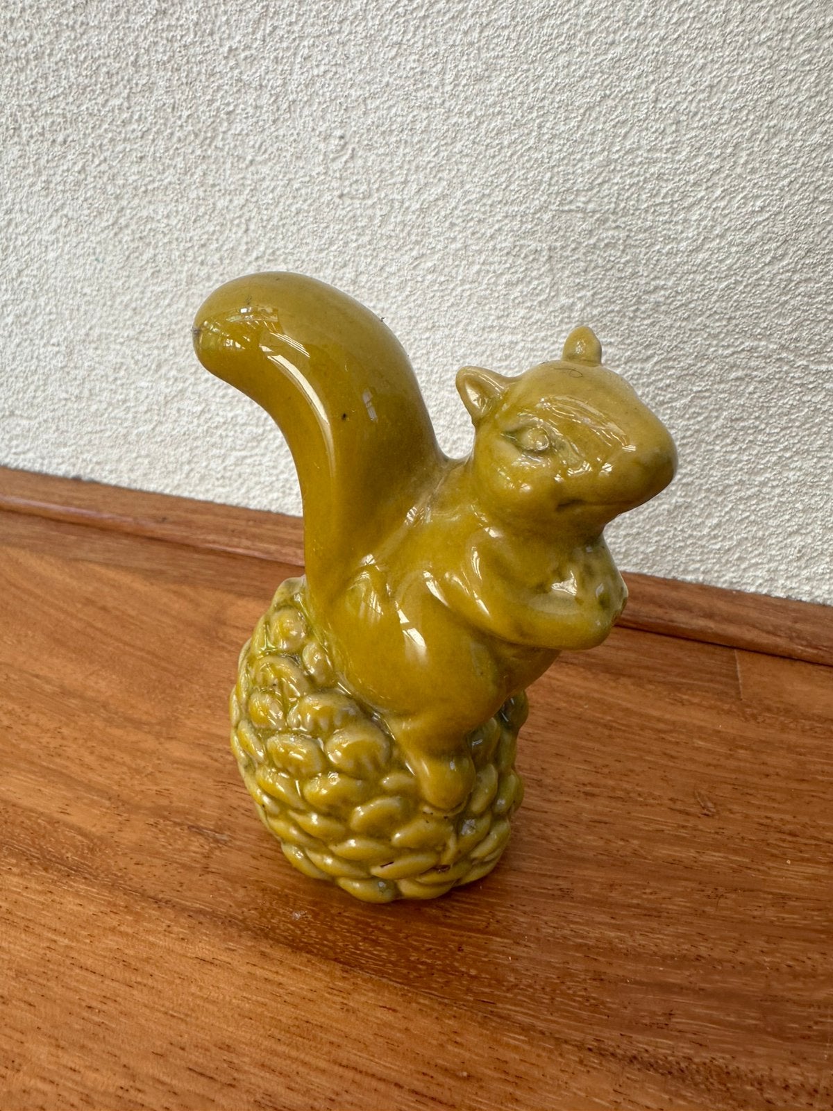 Miniatuur Eekhoorn, leuk beeldje! Keramiek, 11,5 cm hoog, Ophalen of Verzenden, Zo goed als nieuw, Dier