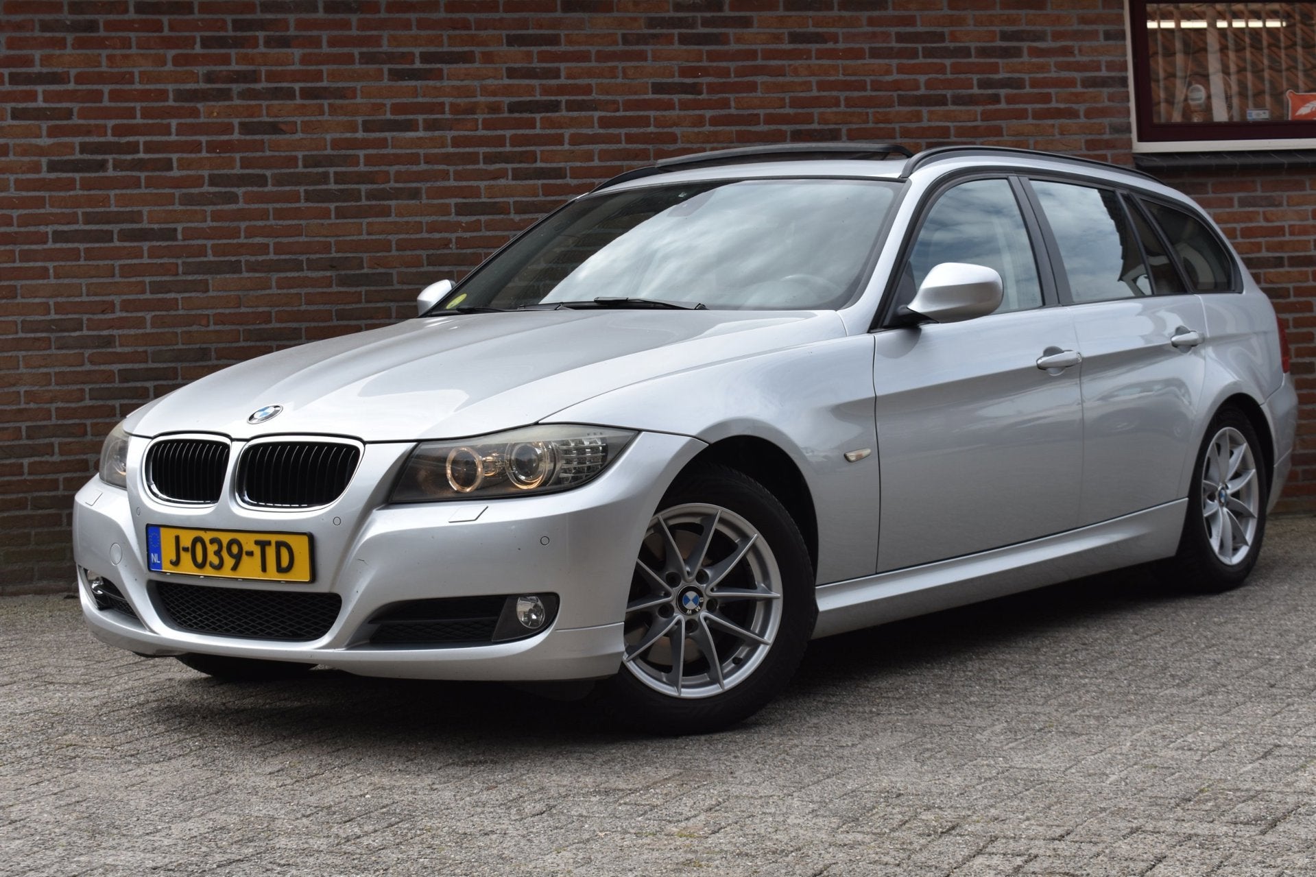 BMW 3-serie Touring 320i Business Line '10 Xenon Pano Clima, Auto's, Automaat, Euro 5, Achterwielaandrijving, Zwart