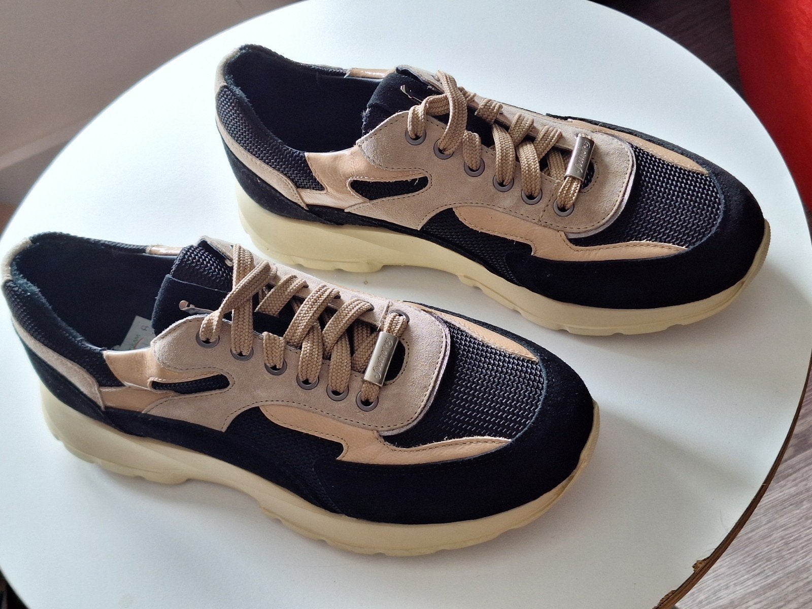 Nieuwe zwart/beige sneakers Foodnotes breedtemaat K maat 42, Ophalen of Verzenden, Nieuw, Zwart, Sneakers of Gympen