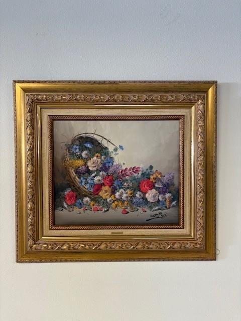 Gevlochten mand met kleurrijke bloemen, Ophalen