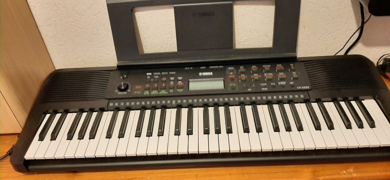 Yamaha PSR-E383 Keyboard met 61 aanslaggevoelige toetsen