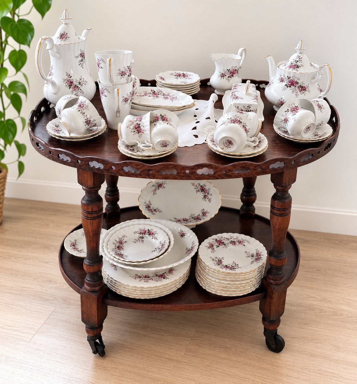 PRACHTIG COMPLEET SERVIES ROYAL ALBERT LAVENDER, Ophalen