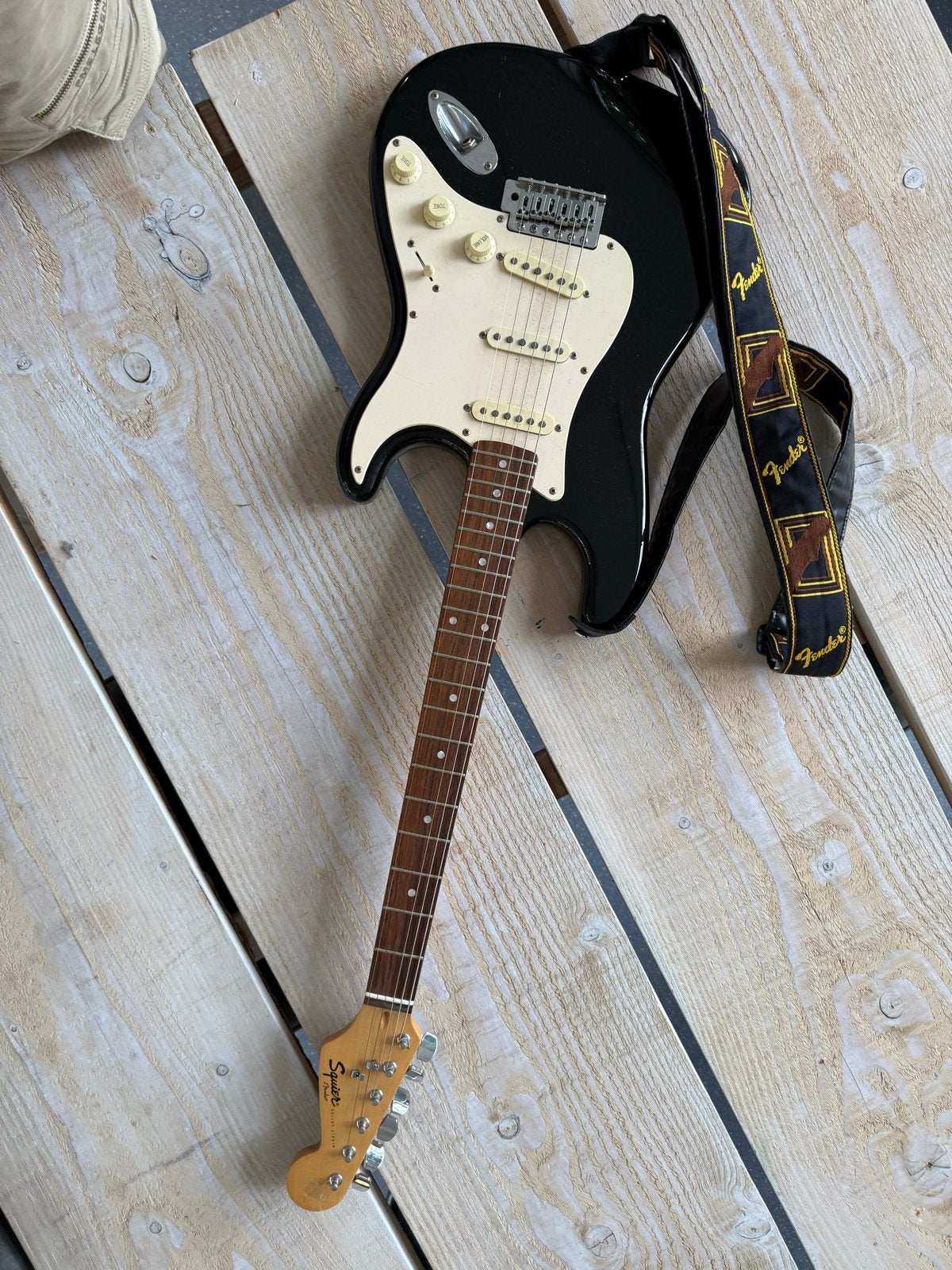 Squier Bullet Stratocaster by Fender - Zwart, Muziek en Instrumenten, Ophalen of Verzenden, Gebruikt, Solid body, Fender