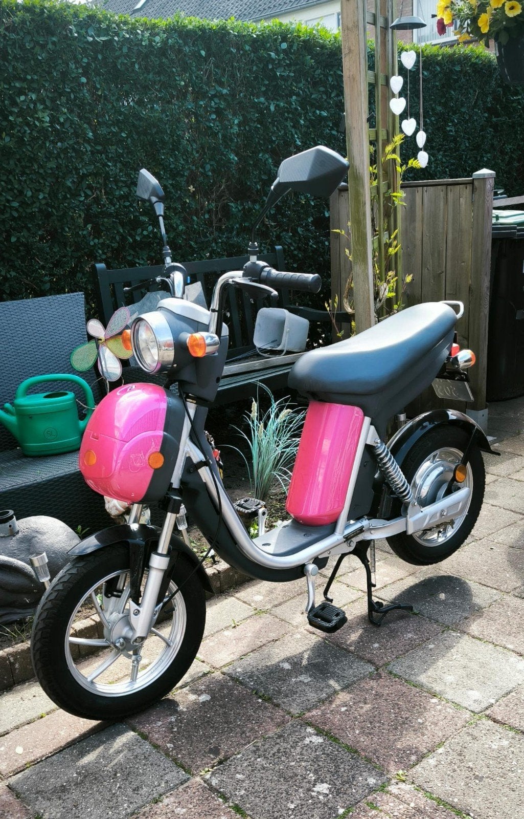 Roze elektrische scooter, Fietsen en Brommers, Ophalen of Verzenden, Gebruikt, Maximaal 25 km/u, Onbekend