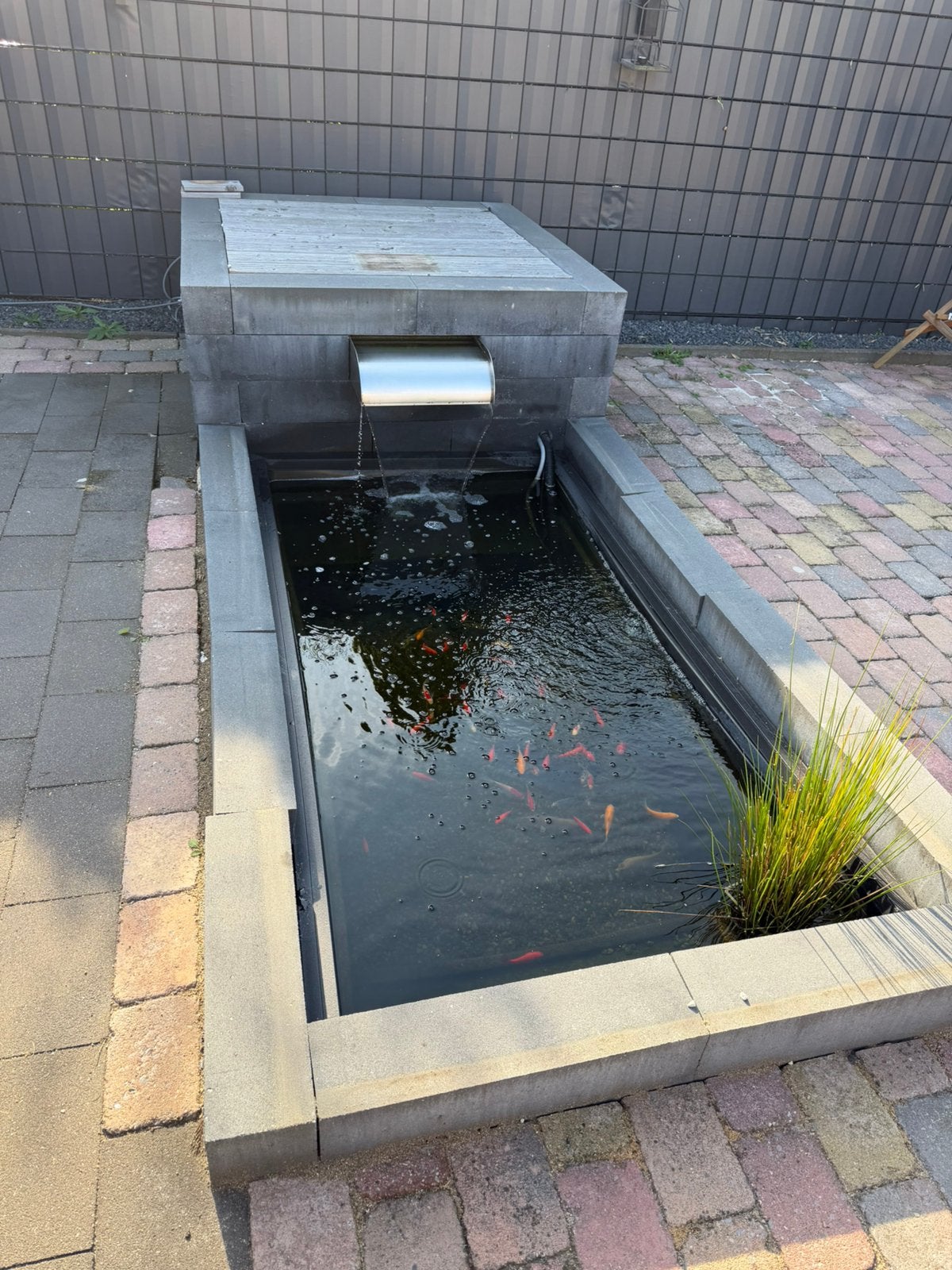 Vijver 1500 liter incl pomp filter luchtpomp waterval, Ophalen, Zo goed als nieuw