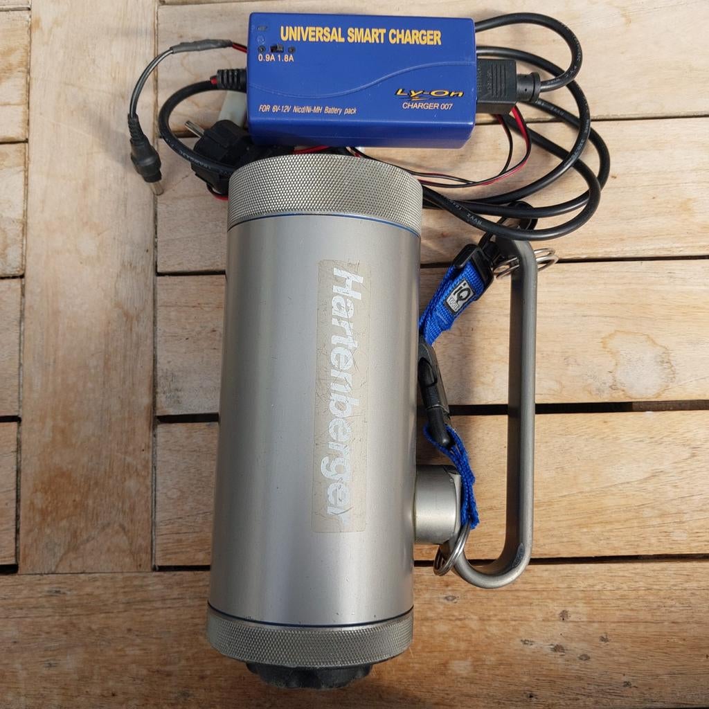 Hartenberger 125 P duiklamp met lader, Ophalen of Verzenden, Duiklamp