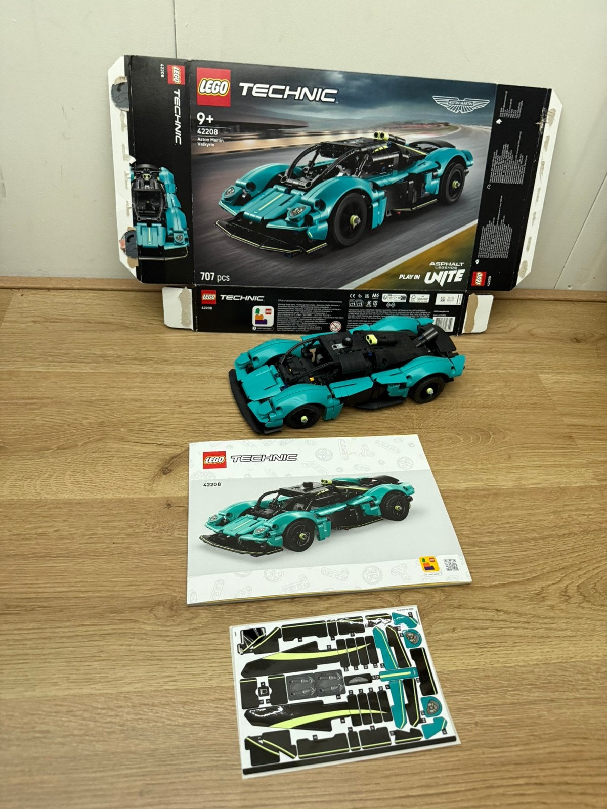 lego technic 42208 aston martin valkyrie in nieuw staat, Ophalen of Verzenden, Zo goed als nieuw