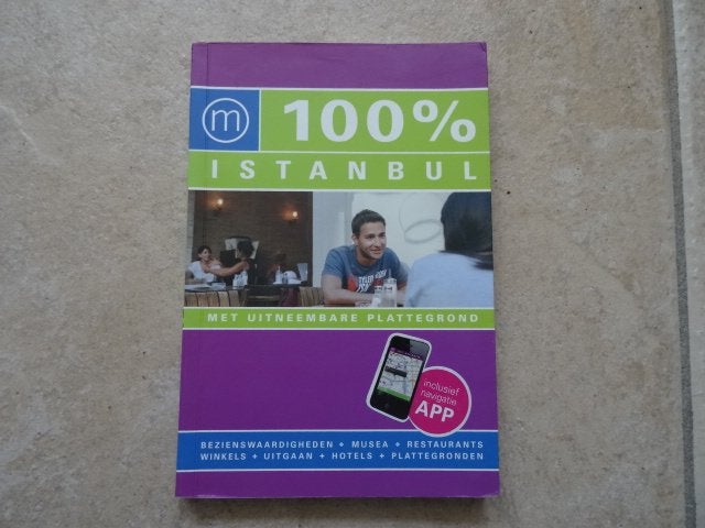 time to momo 100% Istanbul reisgids + de plattegrond, Overige merken, Europa, Ophalen of Verzenden, Zo goed als nieuw