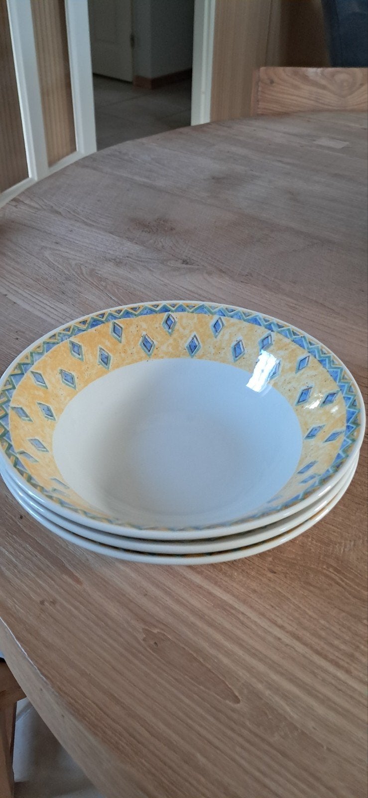 3 schalen van churchill servies geel met blauw, Ophalen, Overige stijlen, Schaal of Schalen