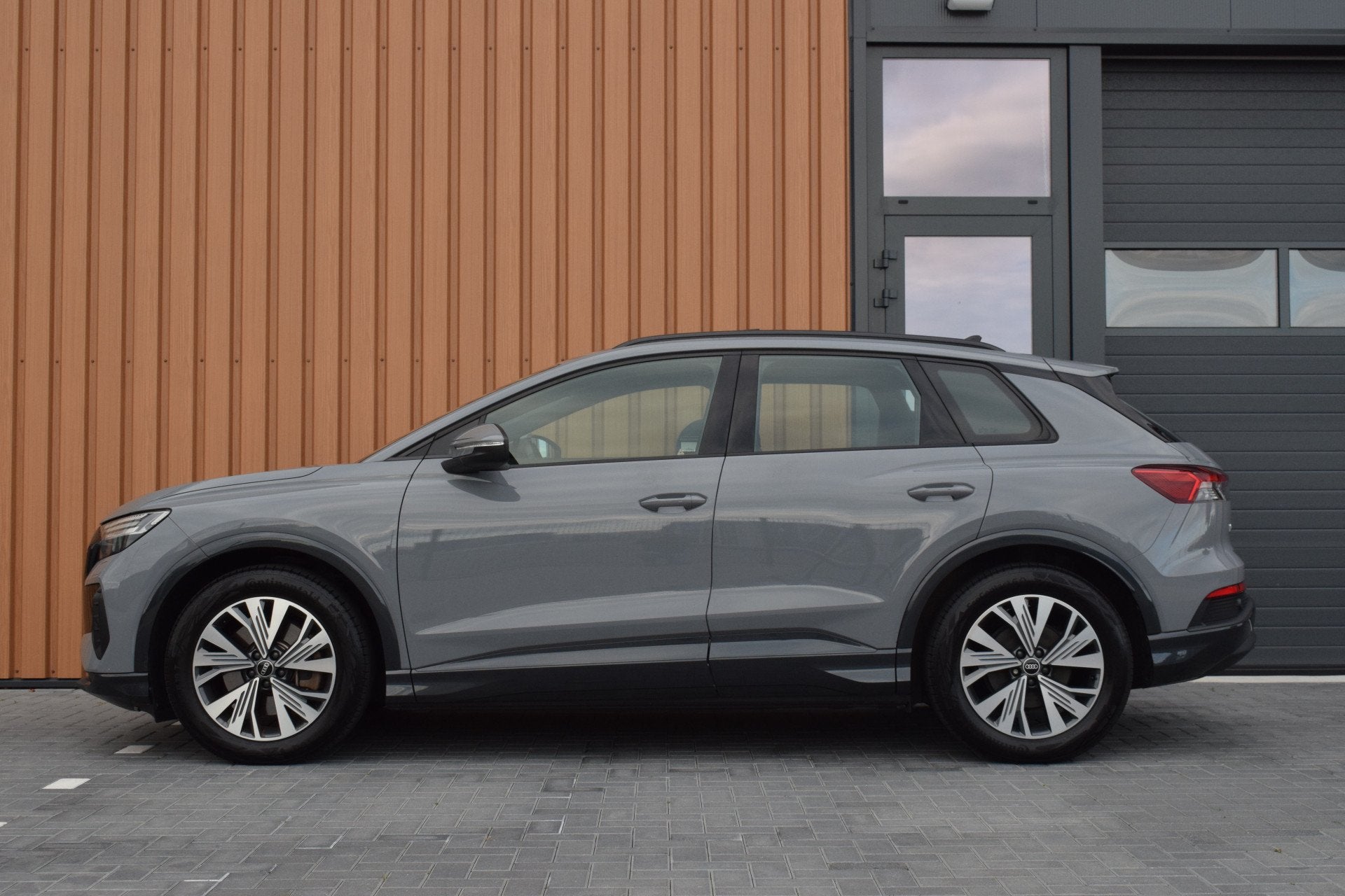 Audi Q4 e-tron 40 Launch edition 77 kWh | Wamtepomp | Pano |, Automaat, Gebruikt, Origineel Nederlands, 420 min