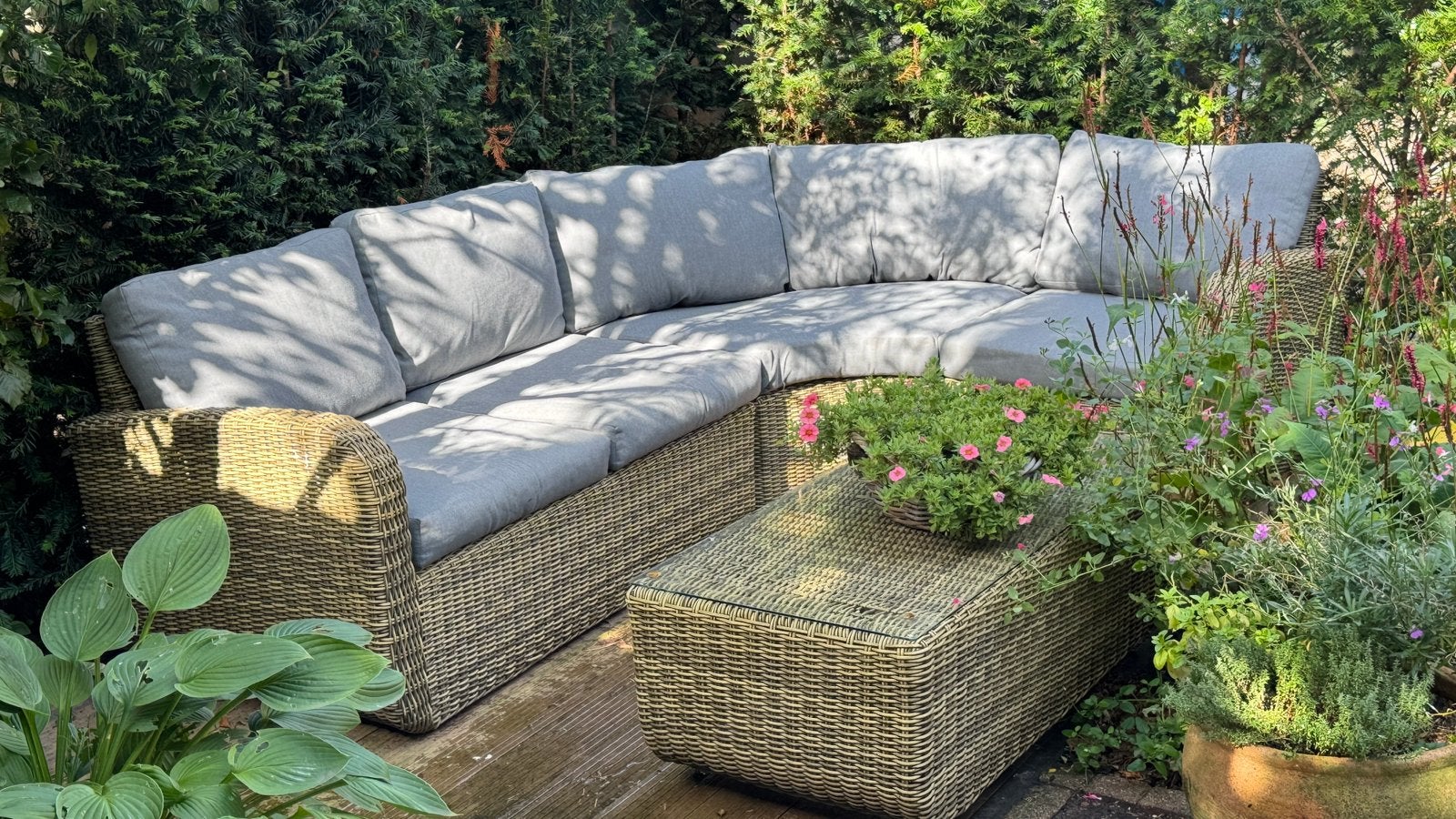 Dikke kussens loungebuiten set met tafeltje, Tuin en Terras, Tuinsets en Loungesets, Ophalen, 5 zitplaatsen, Gebruikt, Bank