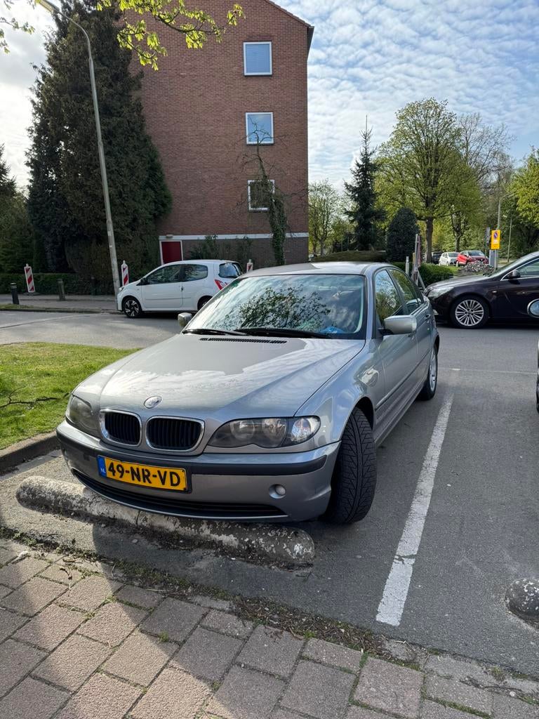 BMW 3-Serie 1.8 I 316 2004 Grijs, Auto's, Achterwielaandrijving, 1250 kg, 4 cilinders, 1796 cc