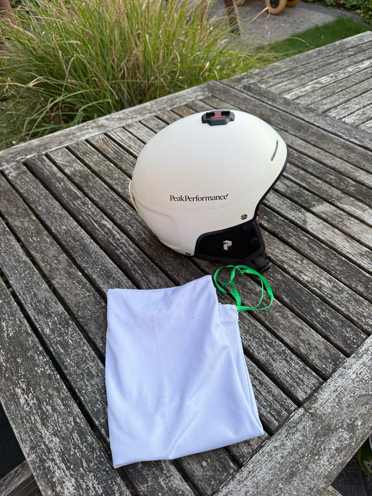 Peak Performance x POC Skull Light skihelm maat M, Sport en Fitness, Skiën en Langlaufen, Overige merken, Gebruikt, Overige typen