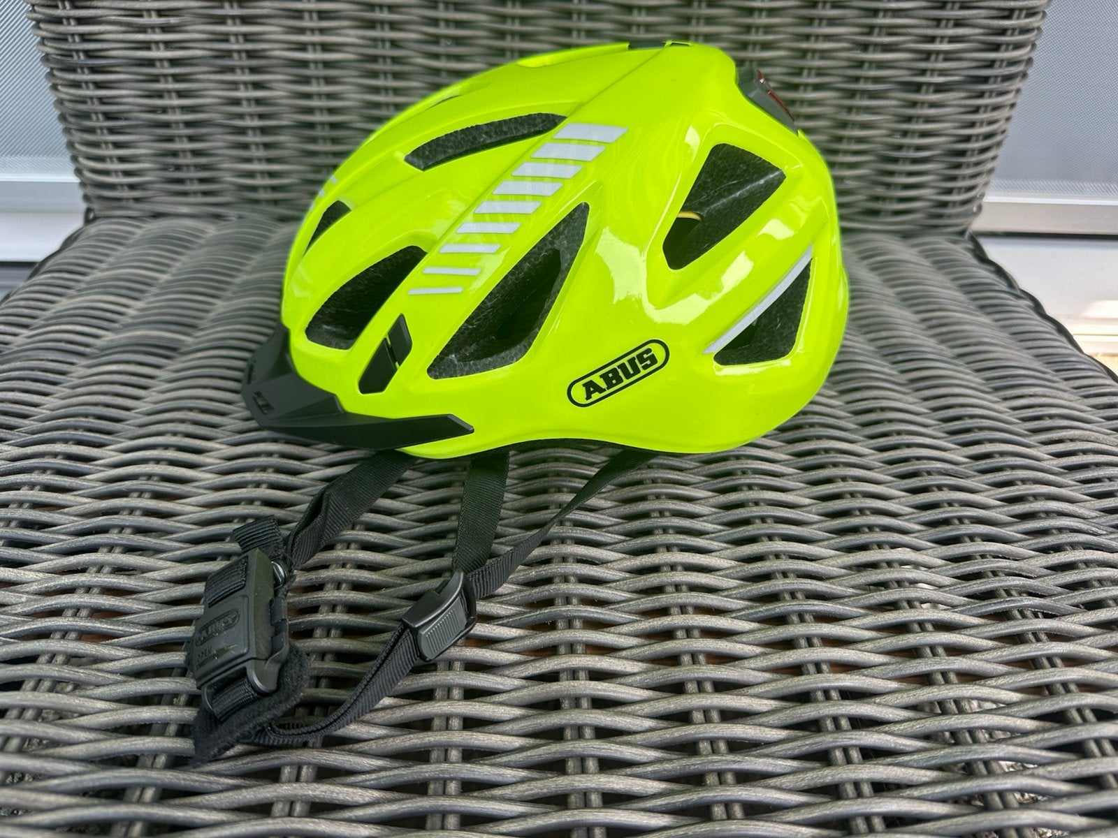 Fietshelm Abus Urban-1 3.0 size 56-61 model ACVA 3 neon geel, Ophalen of Verzenden, Zo goed als nieuw, L, Heer of Dame