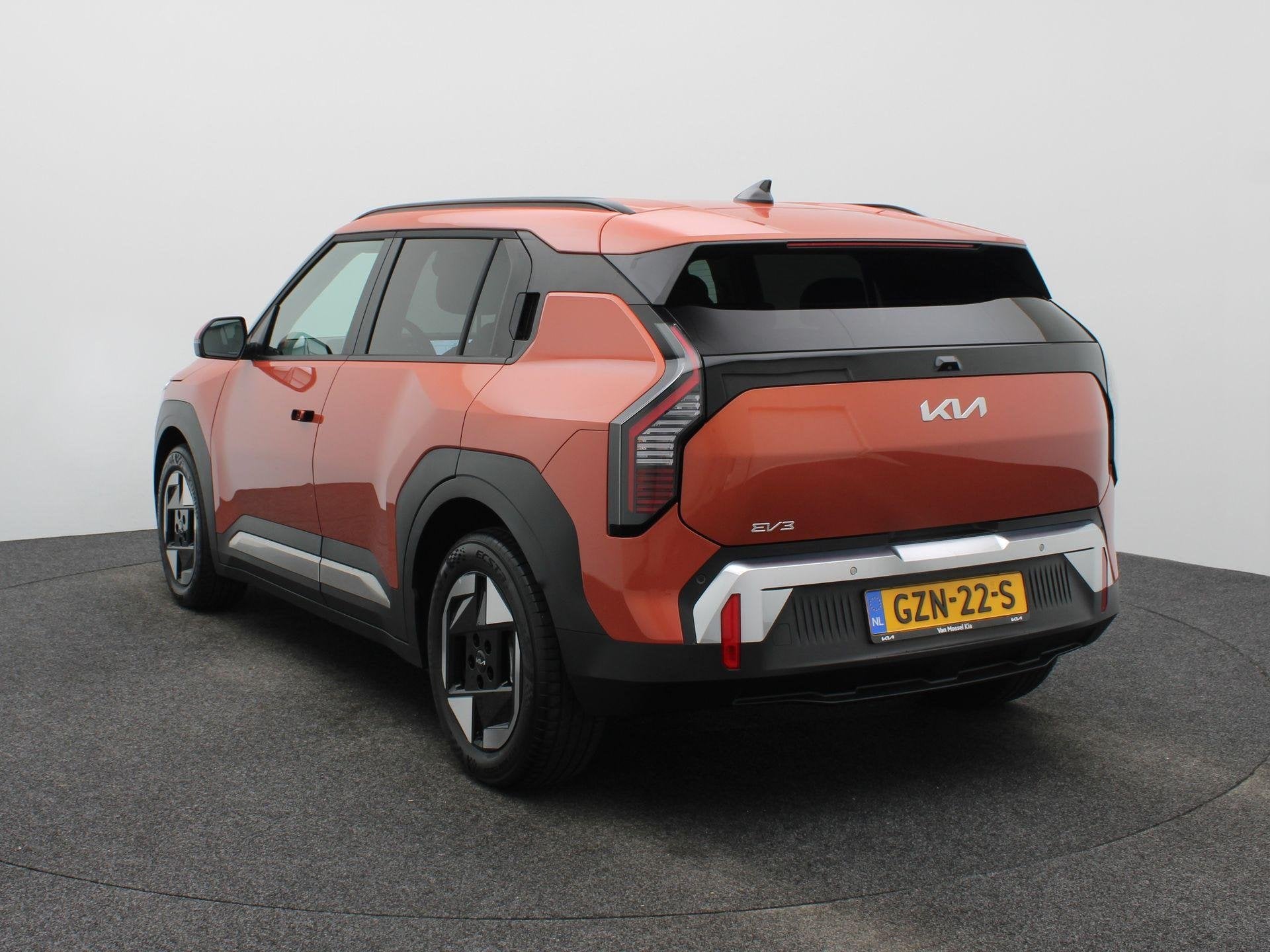 Kia EV3 Plus 58.3 kWh | Stoel en Stuur Verwaring | Navigatie, Auto's, Stof, Gebruikt, 204 pk, SUV of Terreinwagen