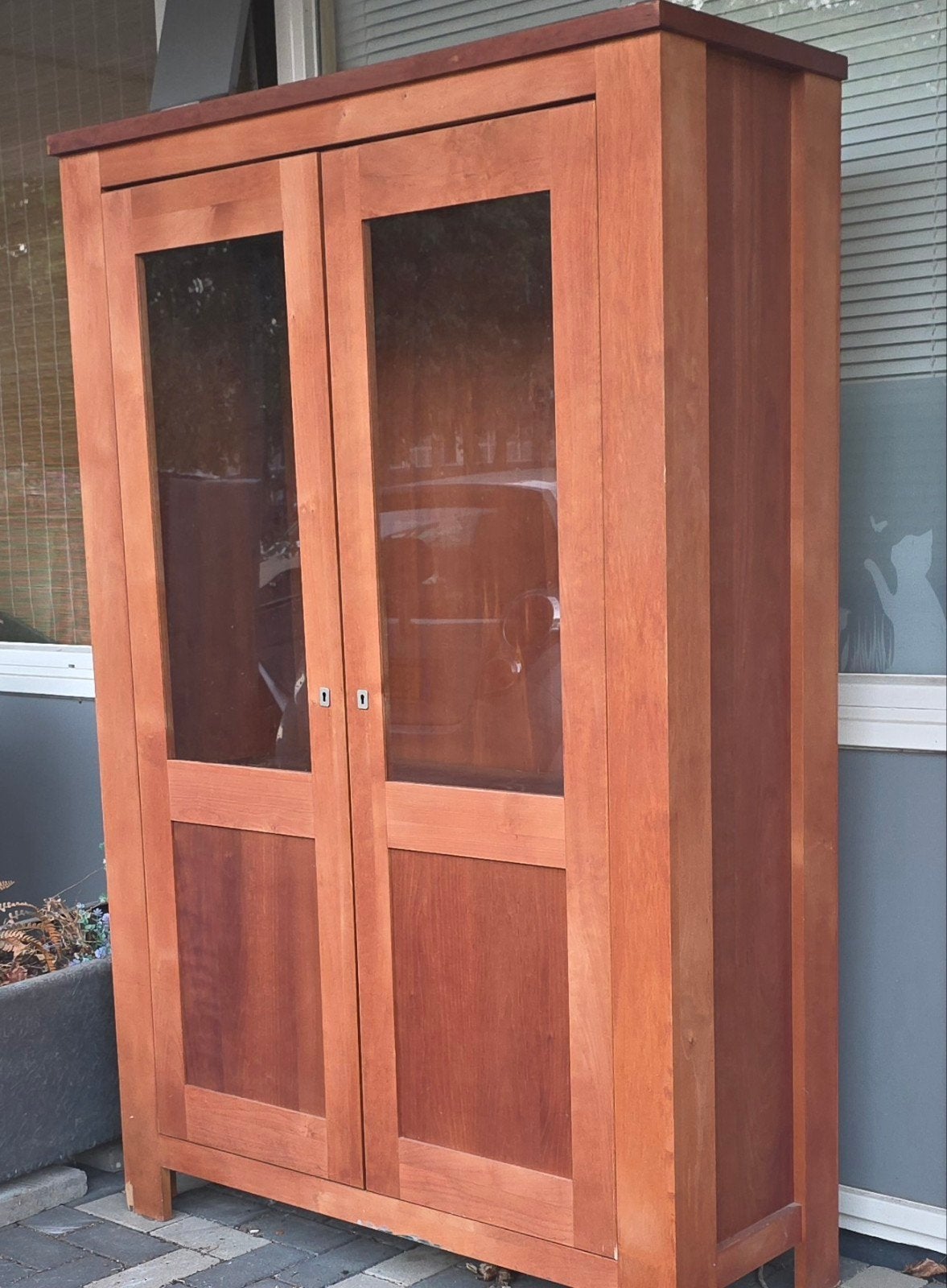 stevige houten  warme look vitrinekast, Ophalen, 25 tot 50 cm, 150 tot 200 cm