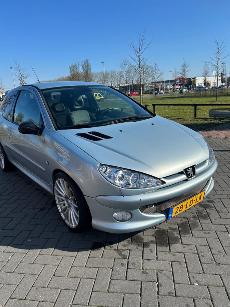 Peugeot 206 2.0 GTI  2003 lees beschrijving, 1025 kg, 136 pk, 40 €/maand, 4 cilinders