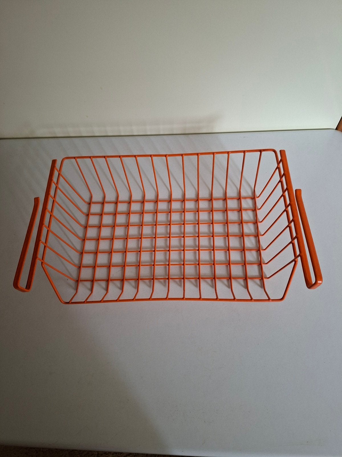 Onderschuifmandje voor kast of plank., Ophalen