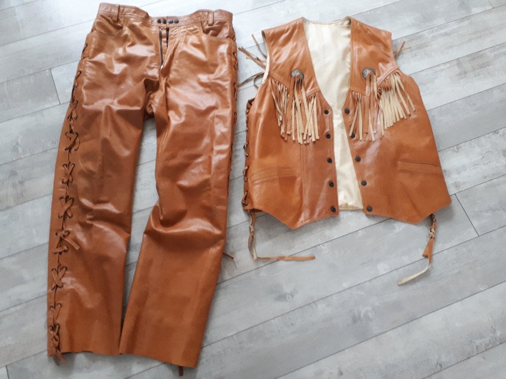 Lederen set (broek & gilet) cognac kleurig, maat L, Motoren, Kleding | Motorkleding, Ophalen of Verzenden, Nieuw zonder kaartje