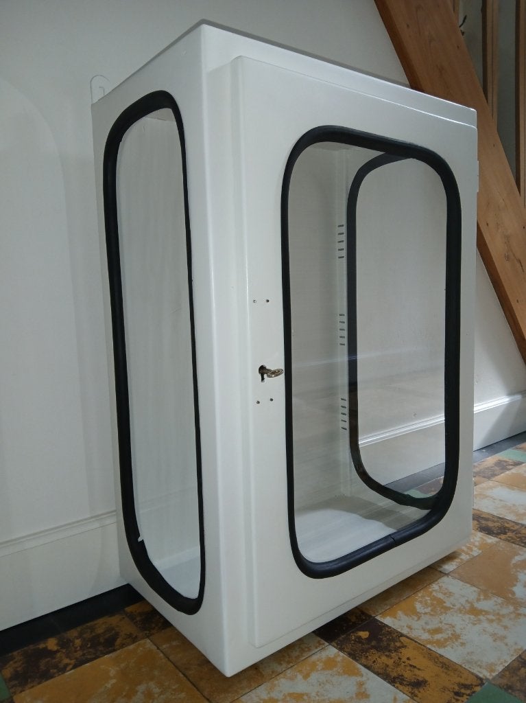 vintage medische vitrinekast izgst, Ophalen, 50 tot 100 cm, Glas, 25 tot 50 cm