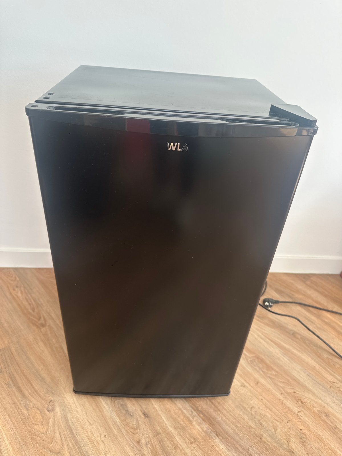 Compacte WLA Koelkast TC800B - Zwart, met vriesvak, Witgoed en Apparatuur, Gebruikt, Minder dan 45 cm, Minder dan 75 liter, Met vriesvak