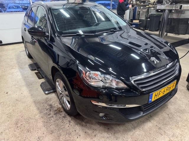 Peugeot 308 SW 1.6 BlueHDI PANO/THAAK/EXTRA SET VELGEN/APK, Auto's, Peugeot, Voorwielaandrijving, Gebruikt, 4 cilinders, Zwart