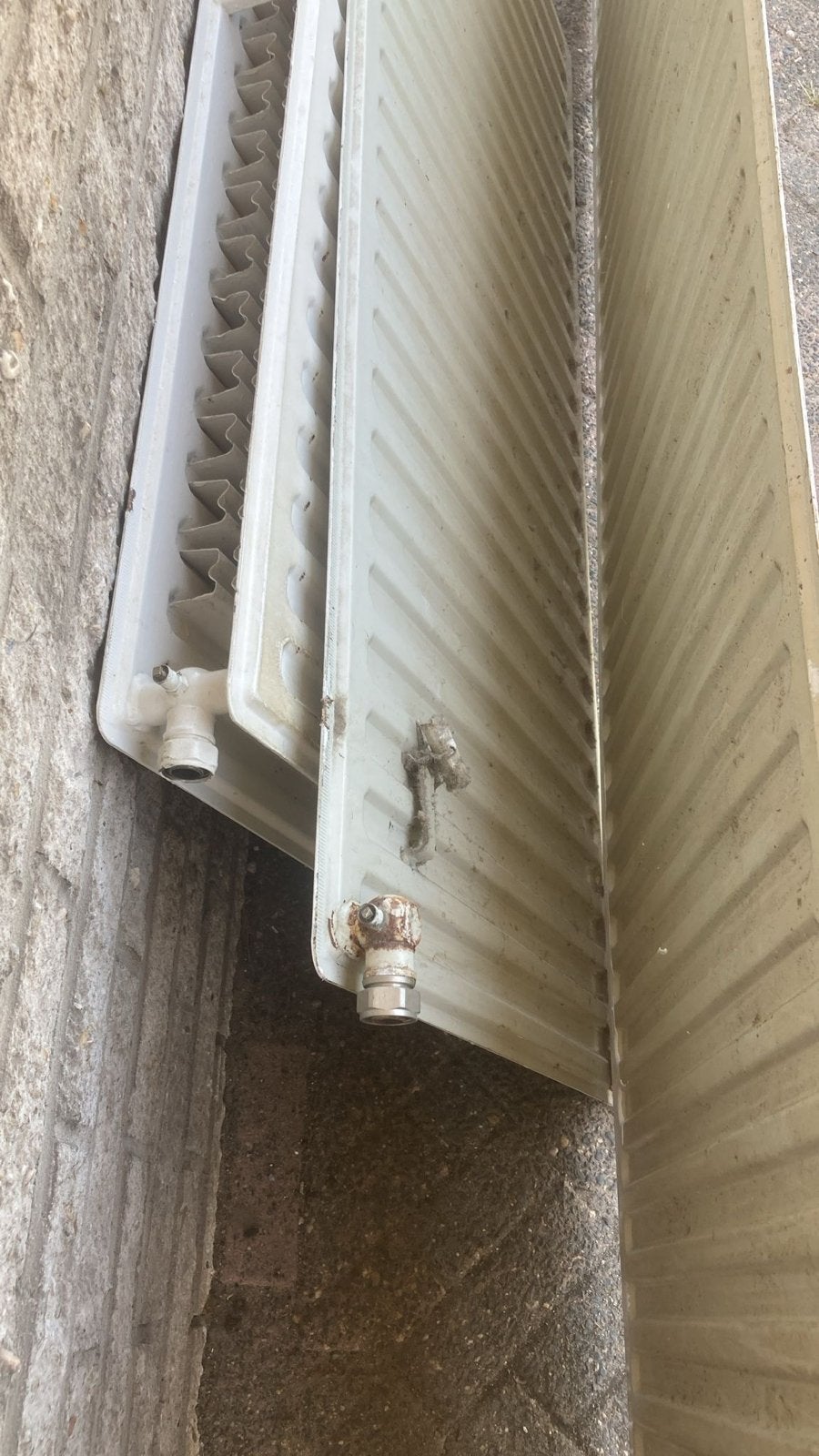 Gratis af te halen: Oude radiatoren en ijzer, Ophalen, 30 tot 80 cm, Gebruikt, Radiator