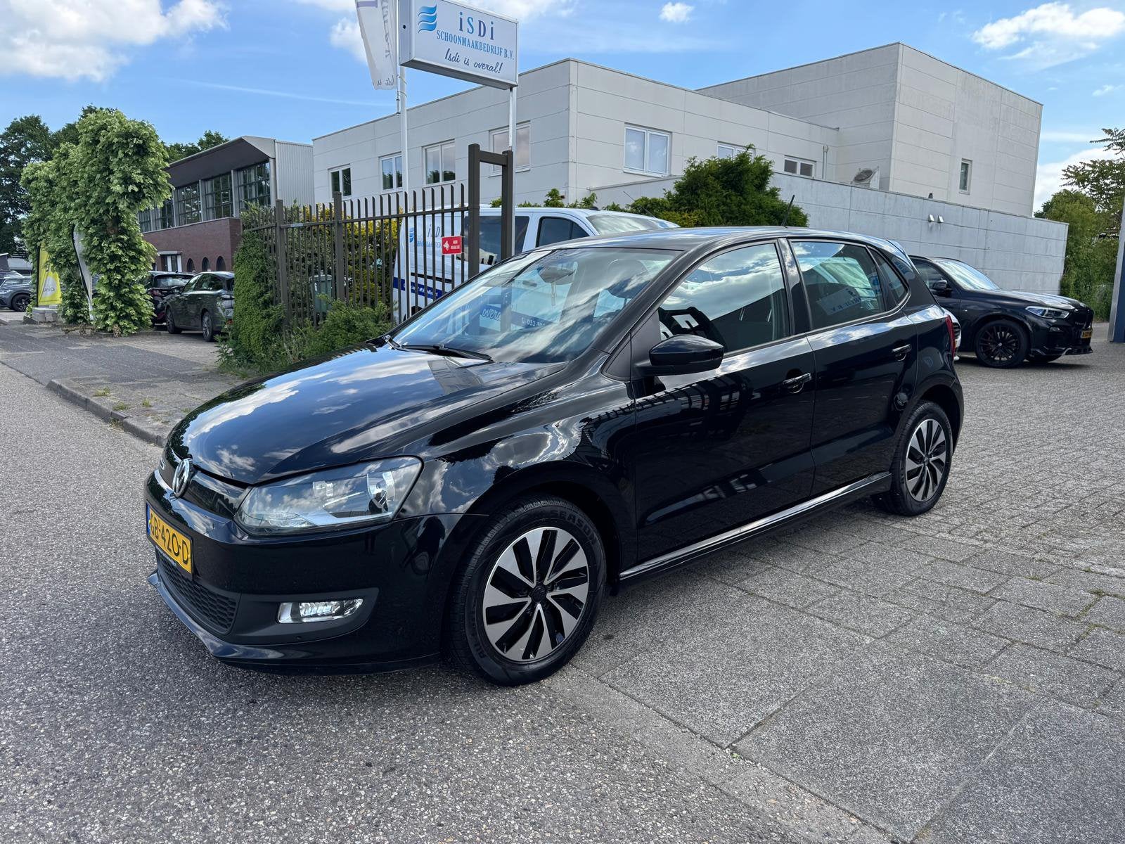 Volkswagen Polo 1.0 Nieuwe APK | Airco | Scherm | Topstaat, Auto's, Voorwielaandrijving, 40 €/maand, 1011 kg, 95 pk