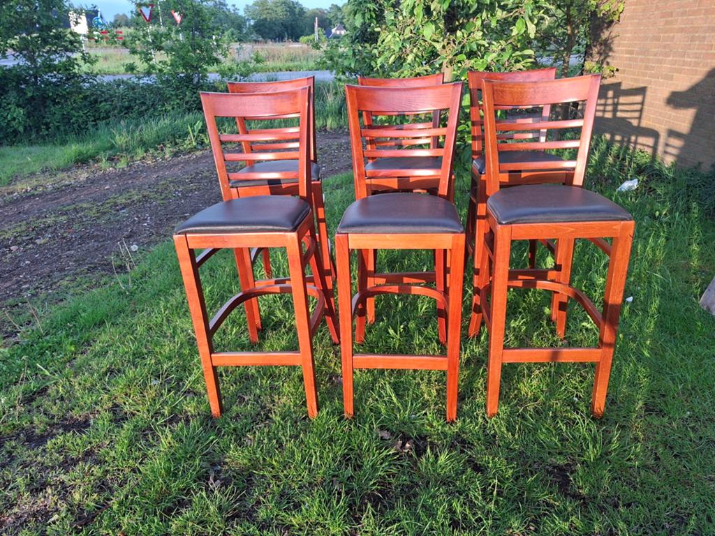 barkrukken met rugleuning en skai zitting, Hout, 60 tot 90 cm, Ophalen of Verzenden, Gebruikt