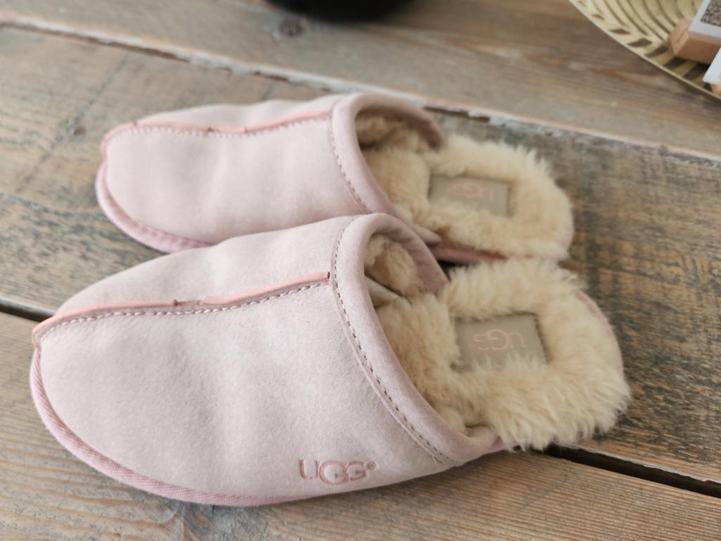 Uggs slofjes maat 36 roze, Ophalen of Verzenden, Zo goed als nieuw, Roze