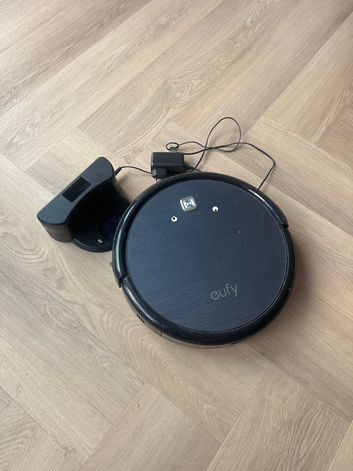 Eufy robotstofzuiger met onbekende storing, Witgoed en Apparatuur, Stofzuigers, Ophalen, Overige merken, Oplaadstation, Robotstofzuiger