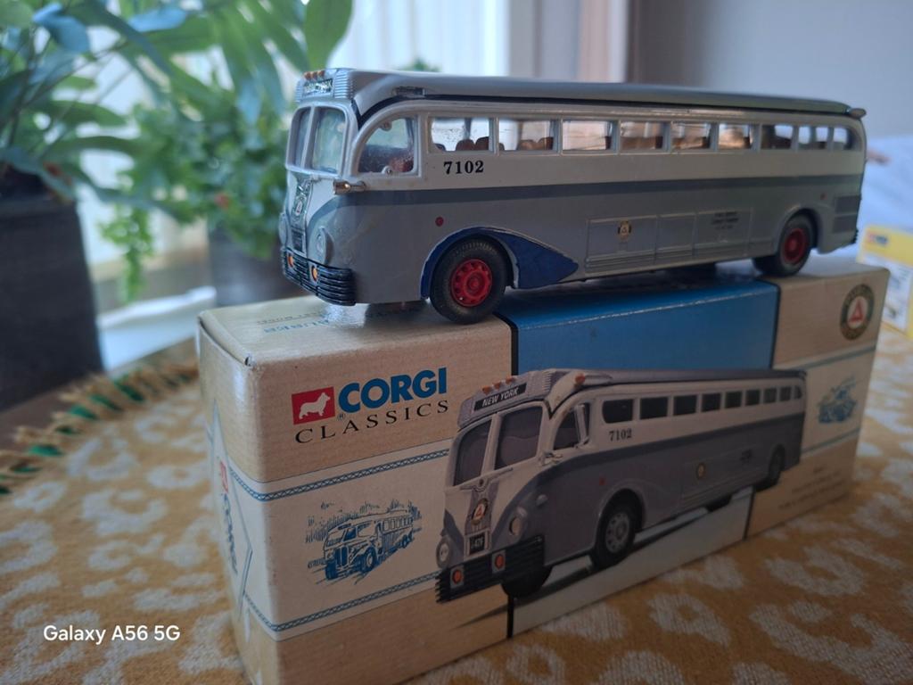 Corgi. Yellow coach 743 Bus, Ophalen of Verzenden, Gebruikt, Bus of Vrachtwagen, Corgi