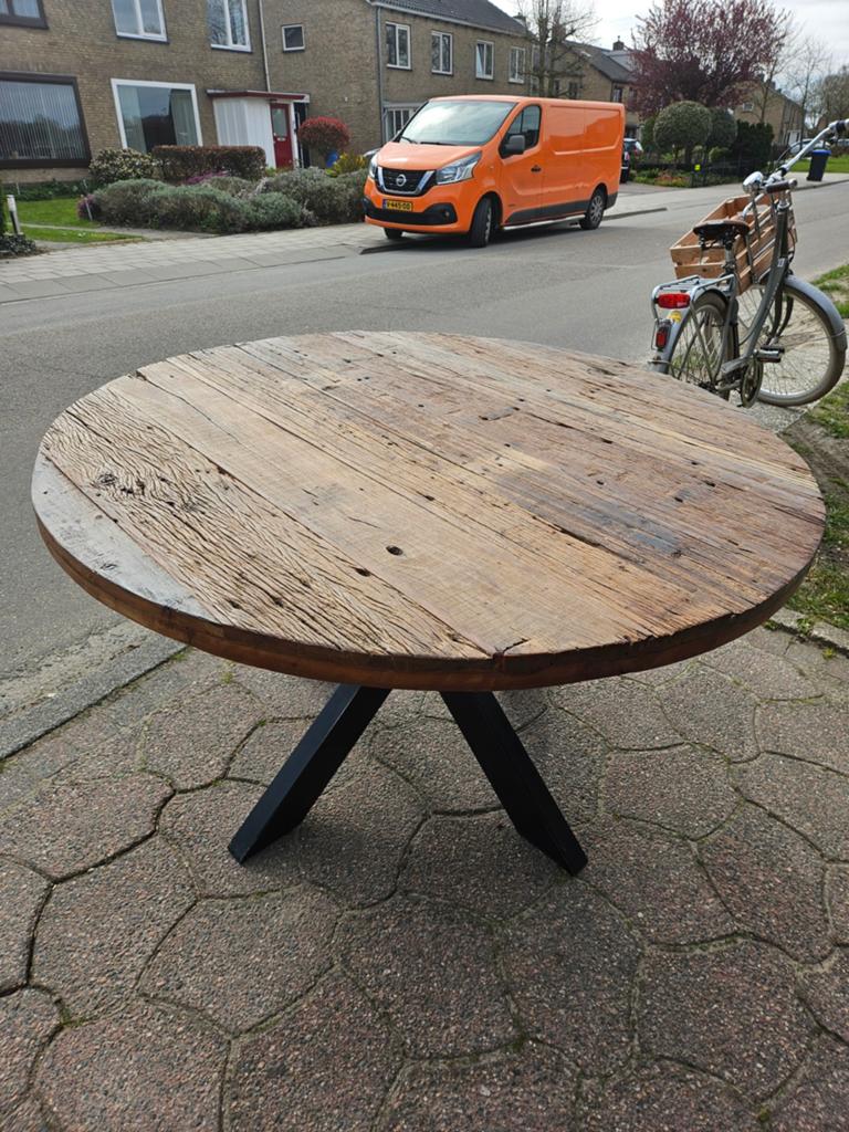 Robuuste ronde eettafel 130cm gemaakt van oude bielzen, Gebruikt, Industrieel, robuust, landelijk, Rond, Vijf personen of meer
