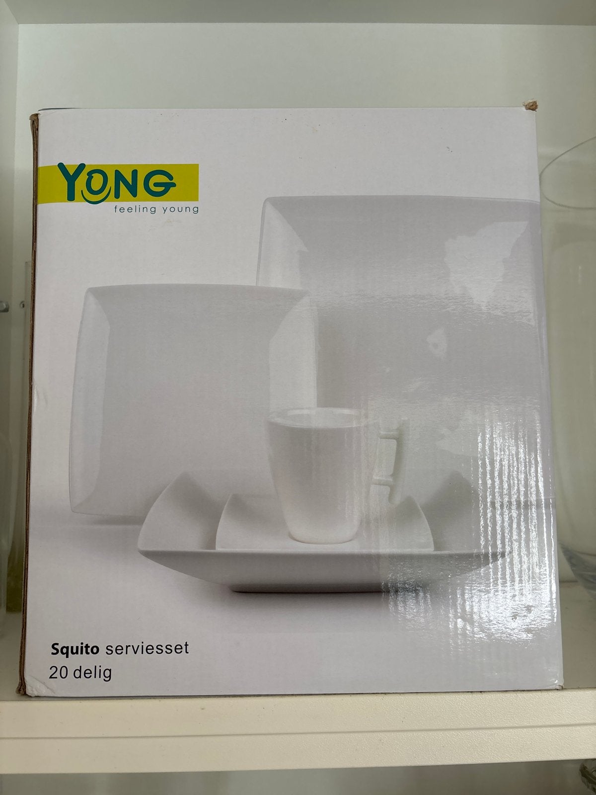 Yong Squito servies set 20-delig - Nieuw in doos, Keramiek, Nieuw, Ophalen of Verzenden, Effen