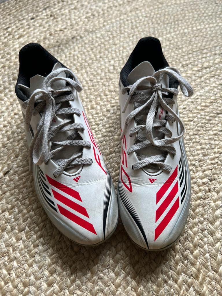 Voetbalschoenen Adidas, Gebruikt, Maat XS of kleiner, Schoenen, Ophalen of Verzenden