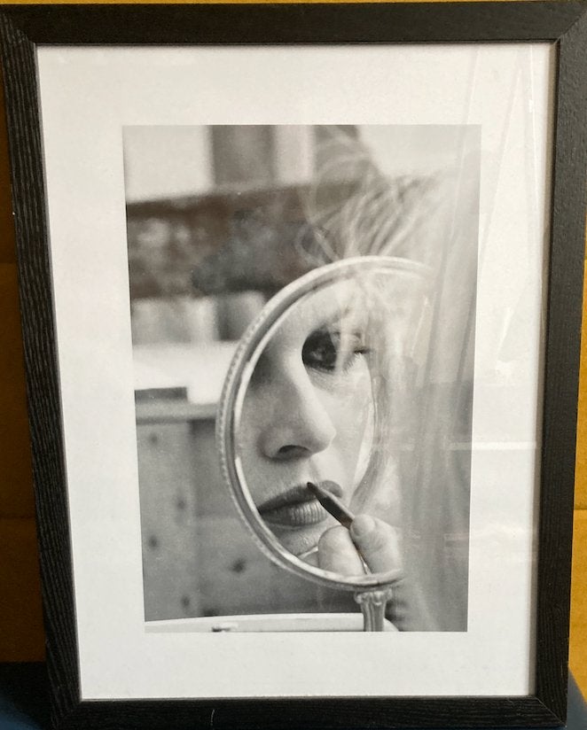 Ingelijste print Brigitte Bardot Reflection, 30 x 40 cm,, Ophalen of Verzenden, Zo goed als nieuw, Ingelijst