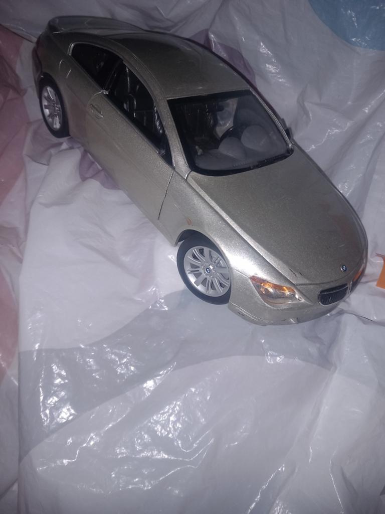 Bmw 645 Ci coupe, Hobby en Vrije tijd, Modelauto's | 1:18, Ophalen of Verzenden, Zo goed als nieuw, Auto, Hot Wheels