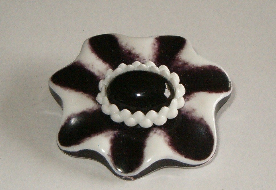 Oude plastic broche ,western germany, bloem, Verzenden, Overige materialen