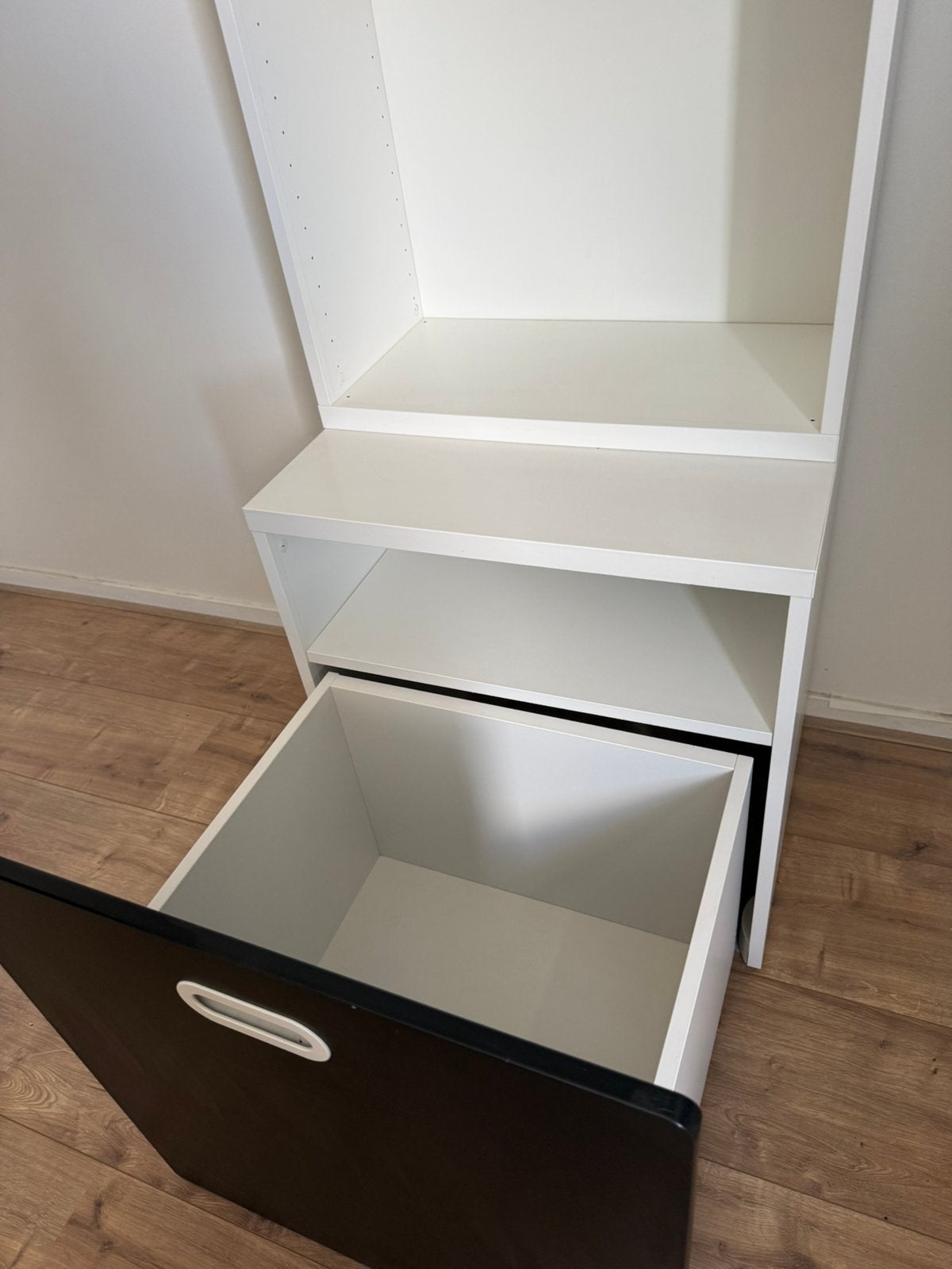 Super mooie kast! Veel opberg ruimte. Serie smastad . 25,-, Ophalen, Minder dan 75 cm, 50 tot 70 cm, 105 cm of meer