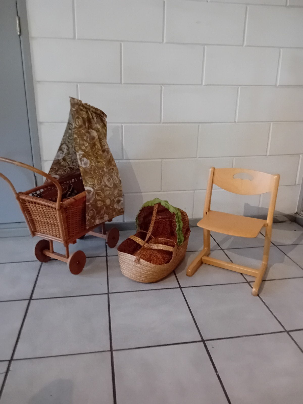 Rieten poppenwagen,  reiswieg,  stoeltje, Ophalen, Gebruikt, Overige typen