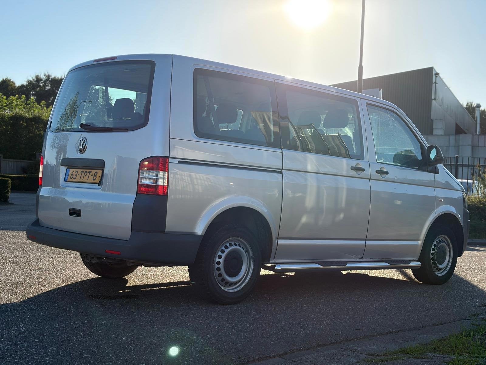 Volkswagen Transporter Kombi 2.0 TDI L1H1 BM Trendline Basel, Auto's, Voorwielaandrijving, Euro 5, Gebruikt, 8 stoelen