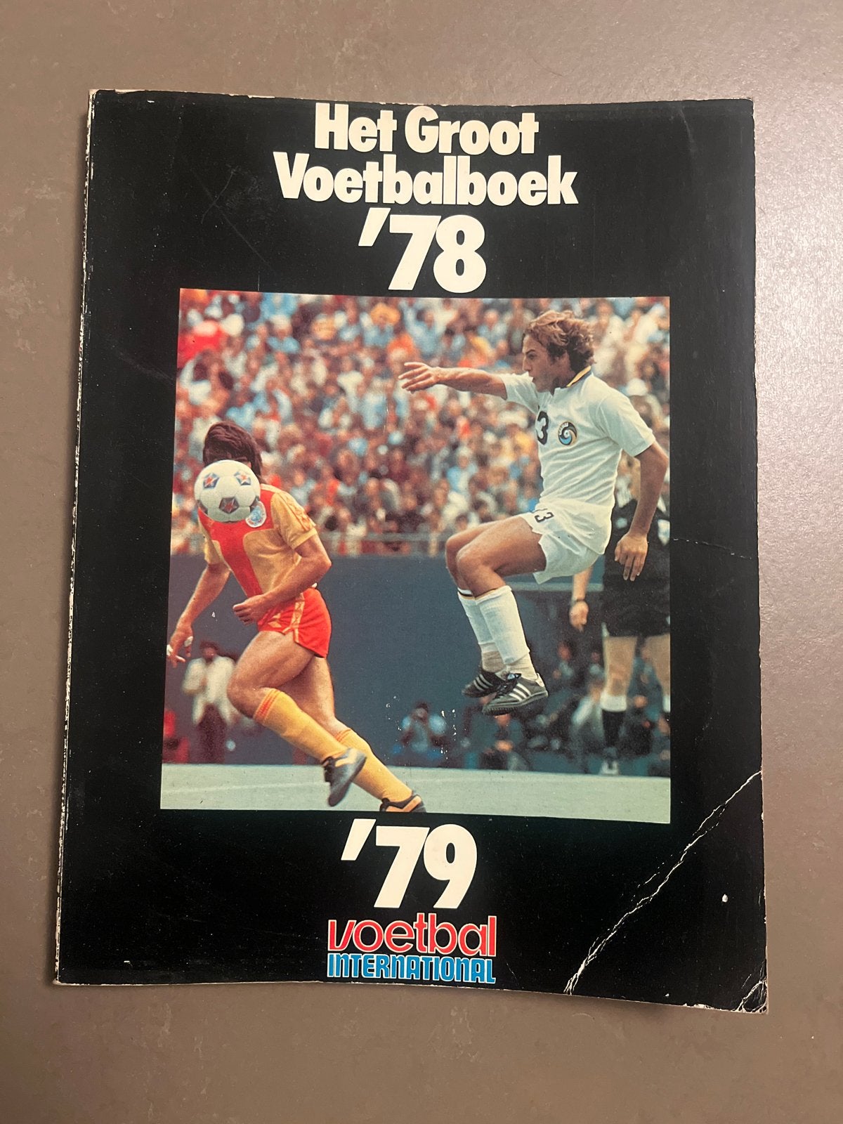 Het Groot Voetbalboek '78/'79 Voetbal International, Ophalen of Verzenden, Gelezen, Balsport