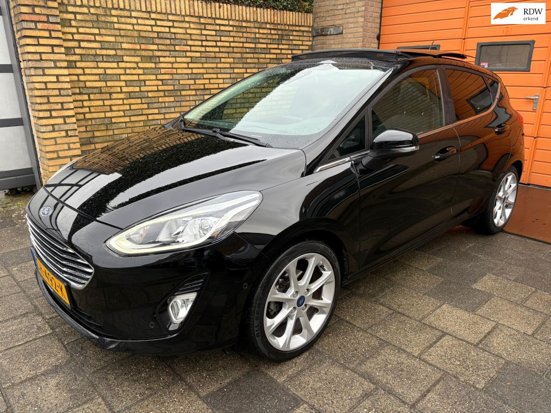 Ford Fiesta 1.0 EcoBoost Titanium / Panoramadak!, Auto's, Ford, Voorwielaandrijving, 1063 kg, Gebruikt, Euro 6