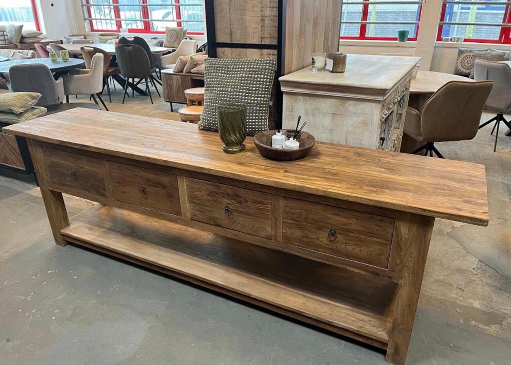 Massief houten sidetable met lades en opbergplank, Huis en Inrichting, Tafels | Sidetables, 200 cm of meer, Ophalen of Verzenden