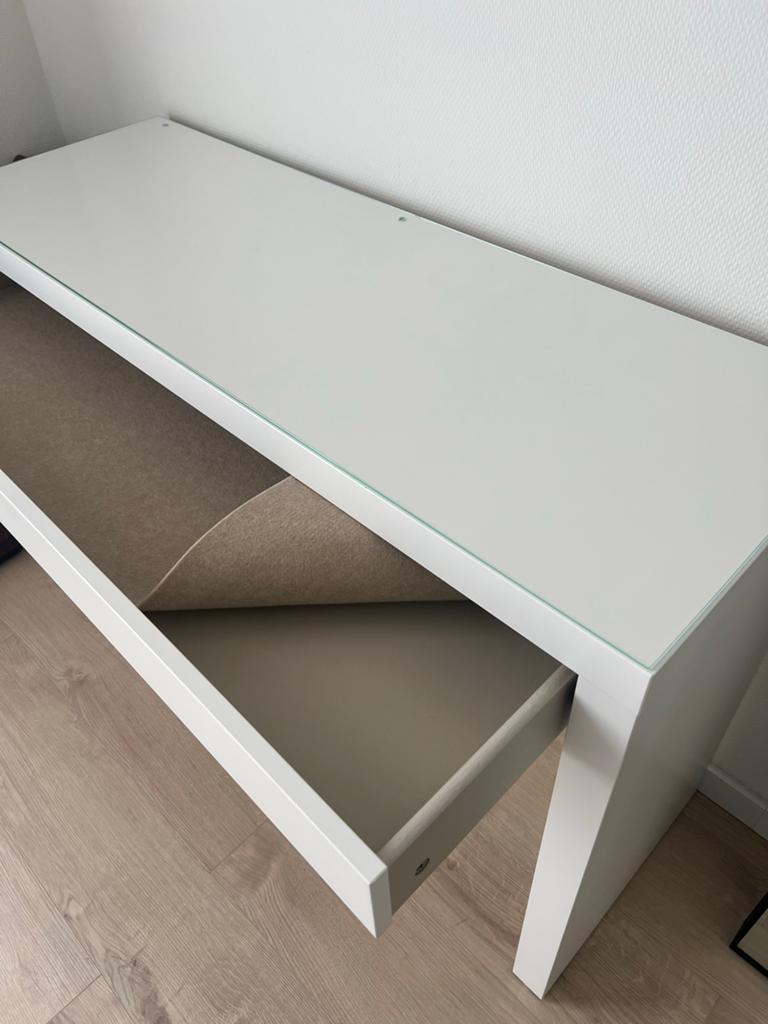 IKEA Malm make-up tafel / kaptafel in zeer goede staat, Huis en Inrichting, Tafels | Kaptafels, Zo goed als nieuw, Minder dan 100 cm